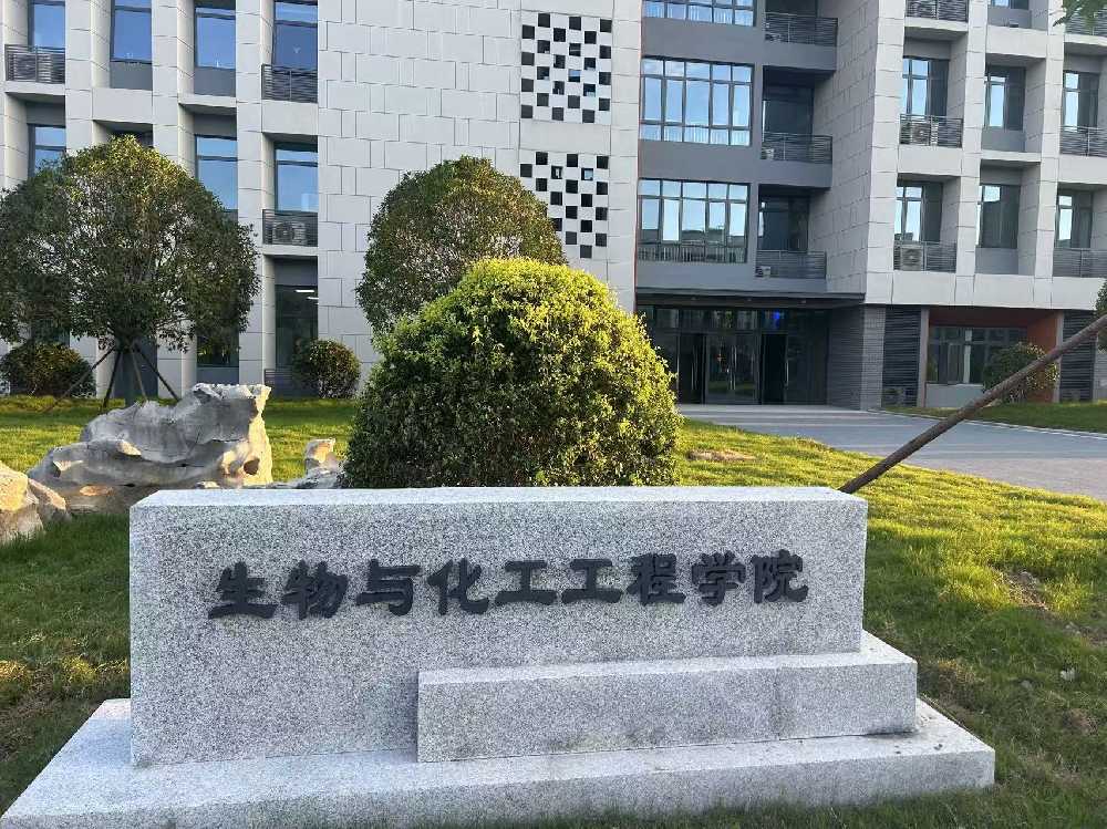 修文县扬州职业大学体育场高杆灯项目